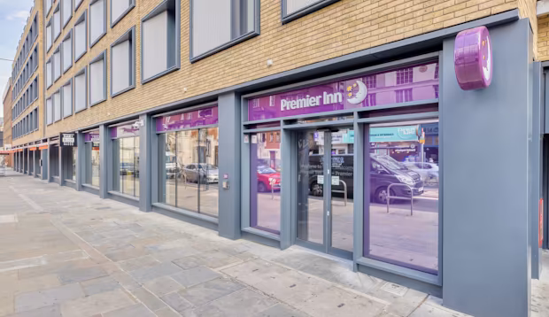 London Hammersmith (Shepherds Bush Road) exterior